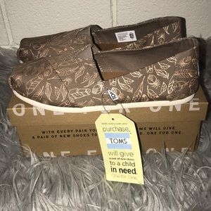 NWT TOMS!